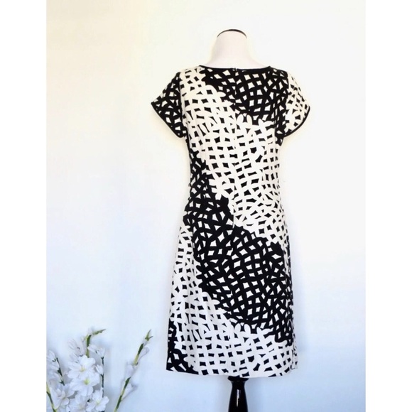 TALBOTS Geometric Print Short Sleeve Sheath Dress Black White SZ 8 - Picture 6 of 6